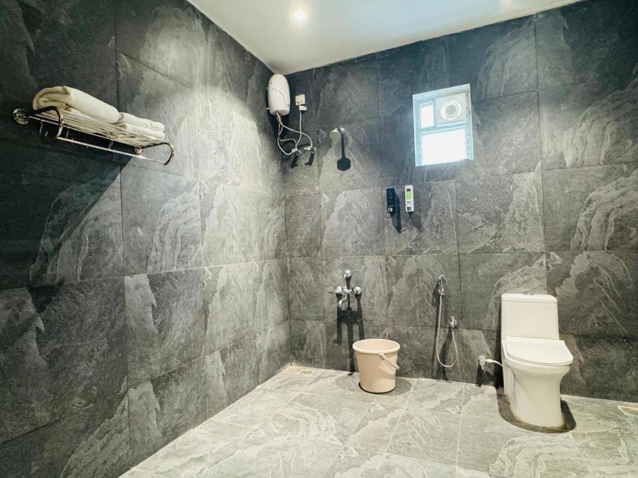צ'נאי Mstays Ecr By Mirabilis Hotel מראה חיצוני תמונה